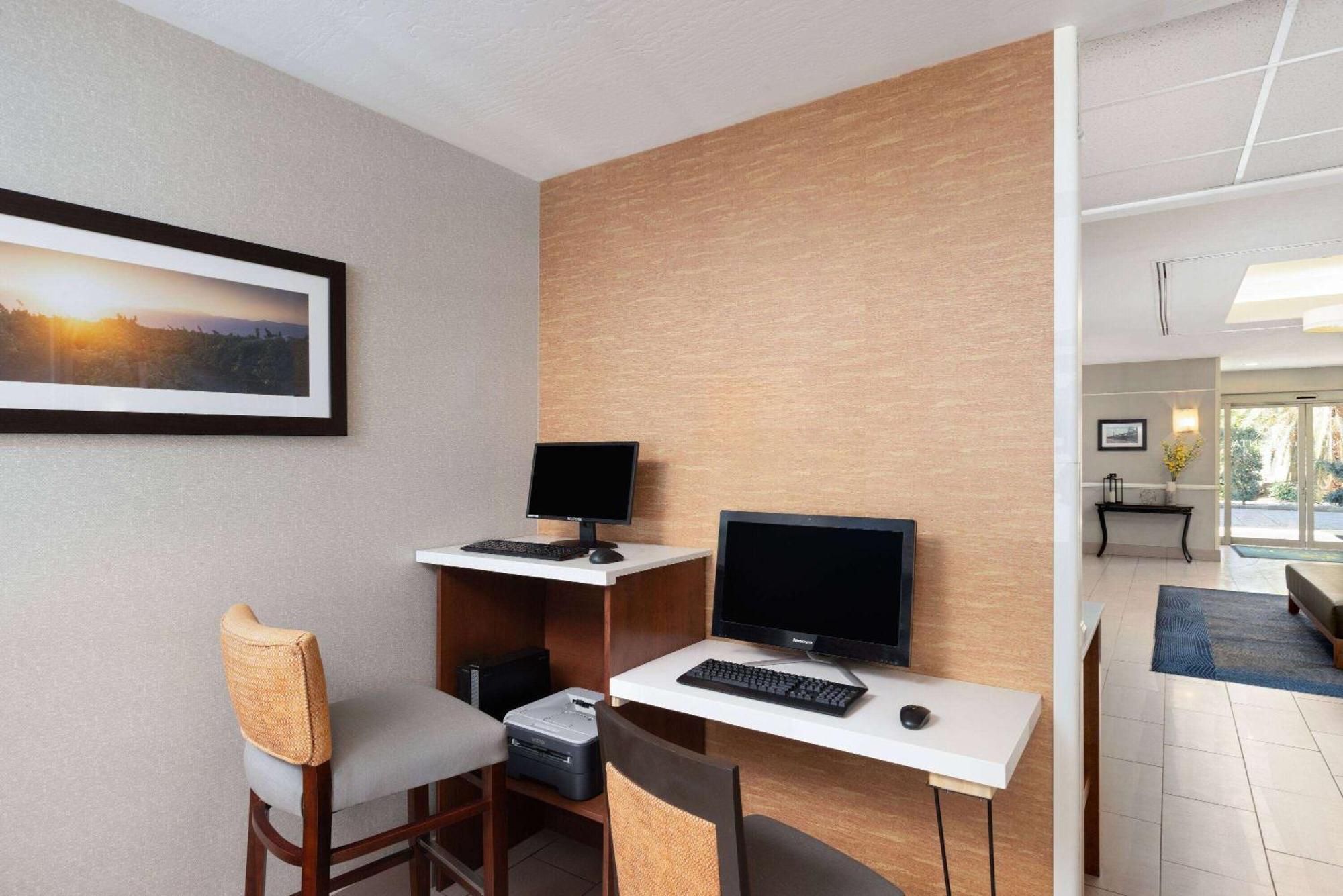 La Quinta By Wyndham Bakersfield North Hotell Eksteriør bilde